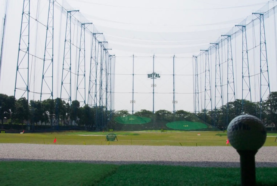 全長250ヤードの爽快なゴルフレンジ