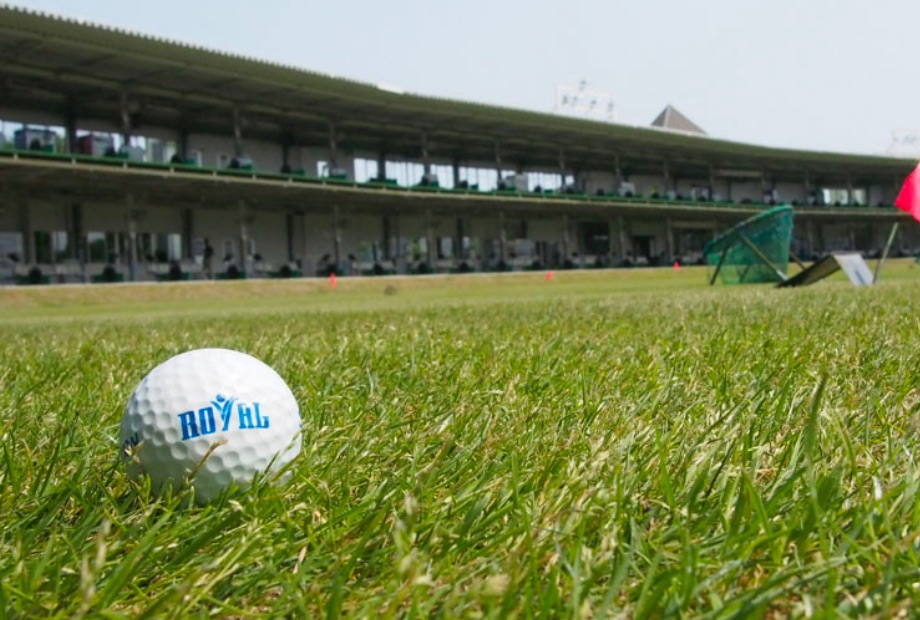 最大の特徴は天然芝！